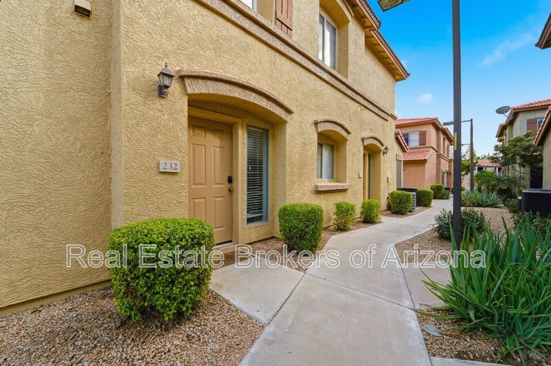 Bright 3-Bed Townhouse in Quiet Gated Community Near ASU property image
