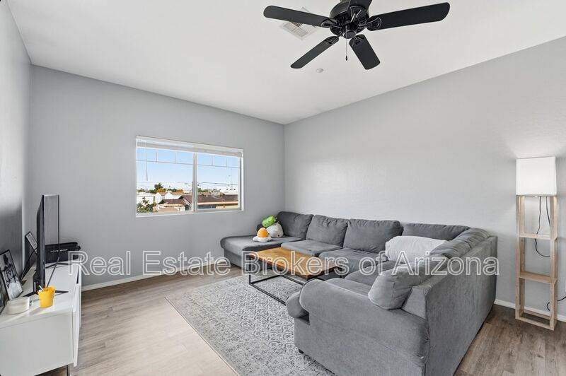 Bright 3-Bed Townhouse in Quiet Gated Community Near ASU property image