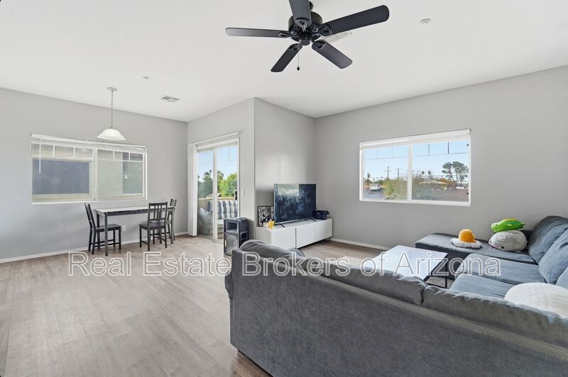 Bright 3-Bed Townhouse in Quiet Gated Community Near ASU property image