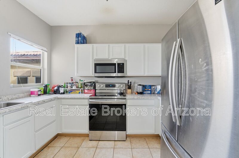 Bright 3-Bed Townhouse in Quiet Gated Community Near ASU property image