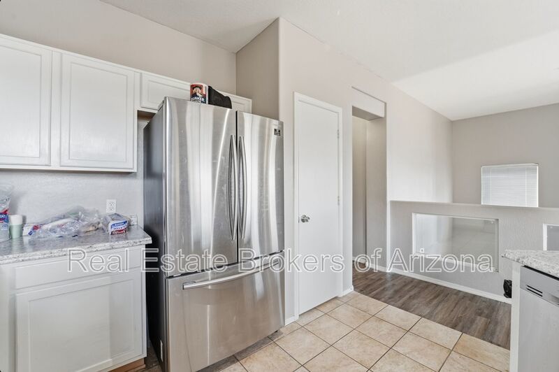 Bright 3-Bed Townhouse in Quiet Gated Community Near ASU property image