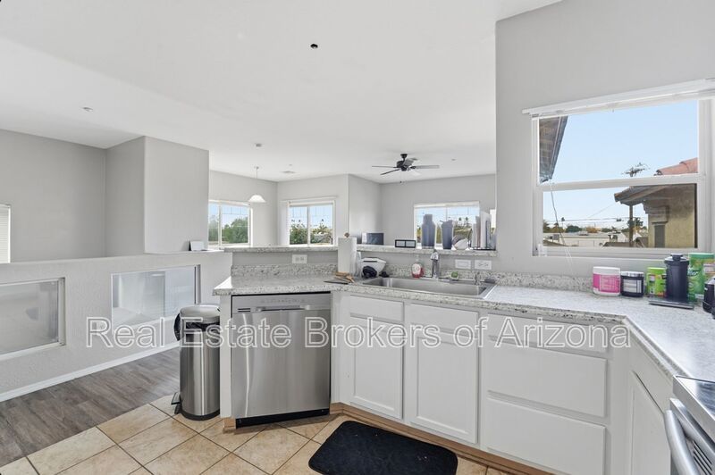 Bright 3-Bed Townhouse in Quiet Gated Community Near ASU property image