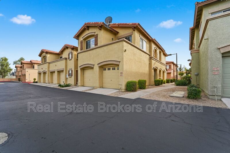Bright 3-Bed Townhouse in Quiet Gated Community Near ASU property image