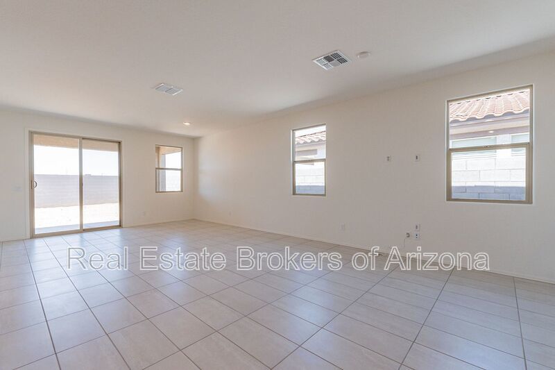 Modern 3-Bed + Den Home in Ventana De Estrellas property image