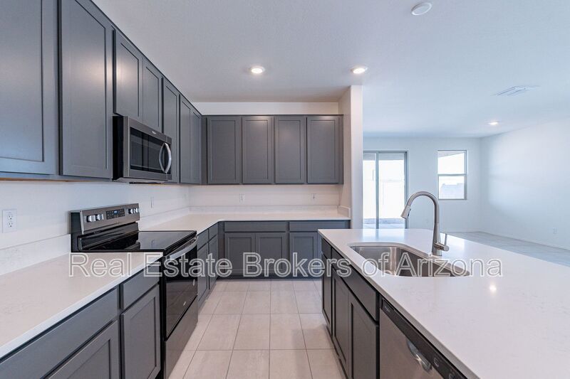 Modern 3-Bed + Den Home in Ventana De Estrellas property image