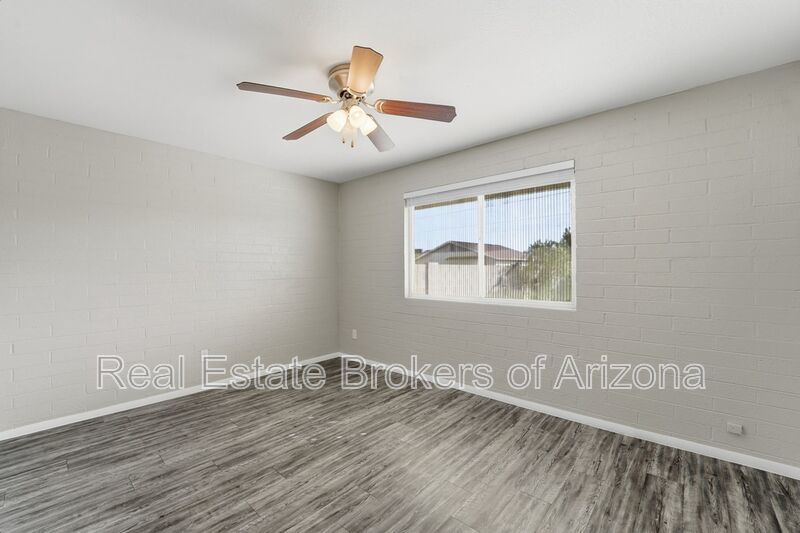 Comfortable 2-Bed Sun City Retreat with Vinyl Flooring & Fresh Paint property image