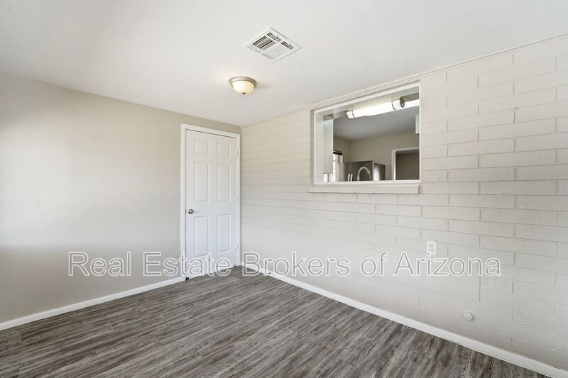 Comfortable 2-Bed Sun City Retreat with Vinyl Flooring & Fresh Paint property image