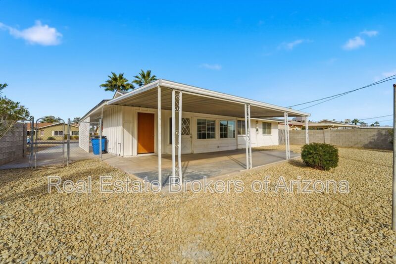 Comfortable 2-Bed Sun City Retreat with Vinyl Flooring & Fresh Paint property image