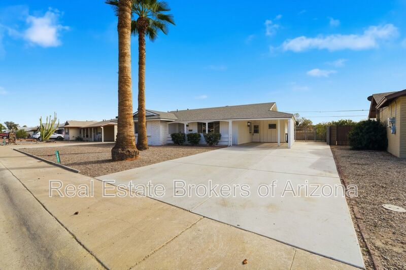 Comfortable 2-Bed Sun City Retreat with Vinyl Flooring & Fresh Paint property image