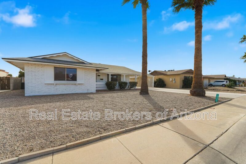 Comfortable 2-Bed Sun City Retreat with Vinyl Flooring & Fresh Paint property image