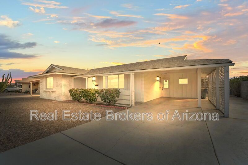 Comfortable 2-Bed Sun City Retreat with Vinyl Flooring & Fresh Paint property image