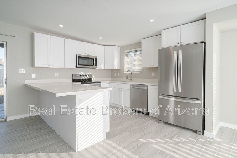 Stunning 3-Bedroom Home in Prime Glendale Location property image