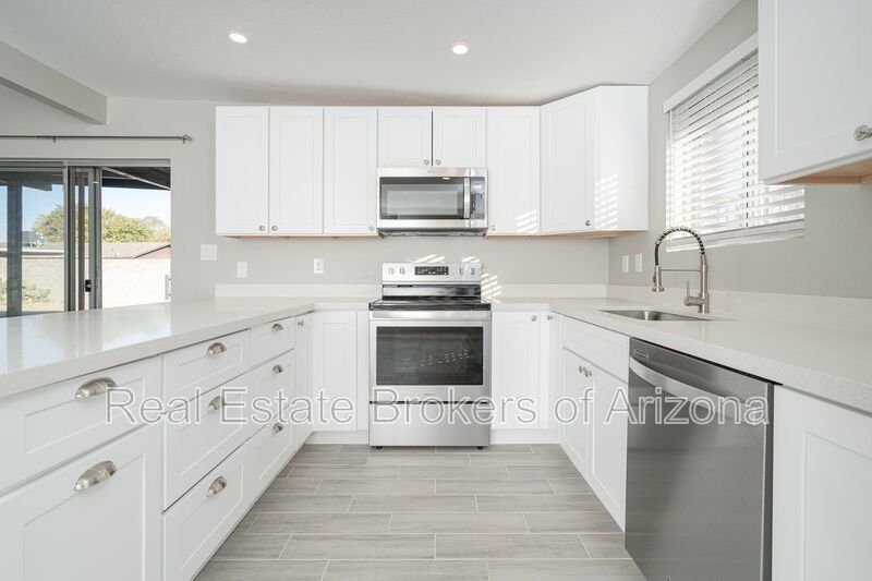 Stunning 3-Bedroom Home in Prime Glendale Location property image