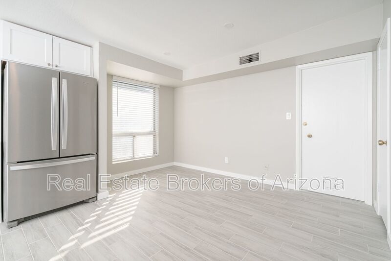 Stunning 3-Bedroom Home in Prime Glendale Location property image