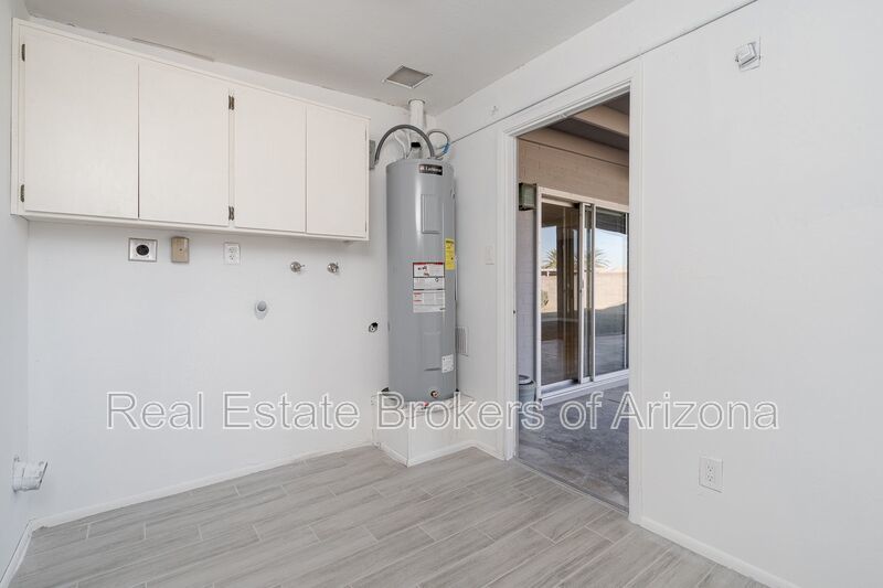 Stunning 3-Bedroom Home in Prime Glendale Location property image