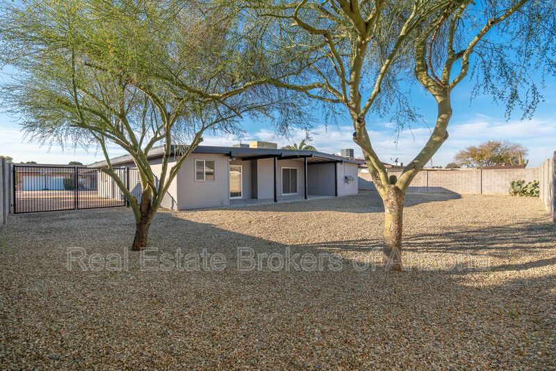 Stunning 3-Bedroom Home in Prime Glendale Location property image