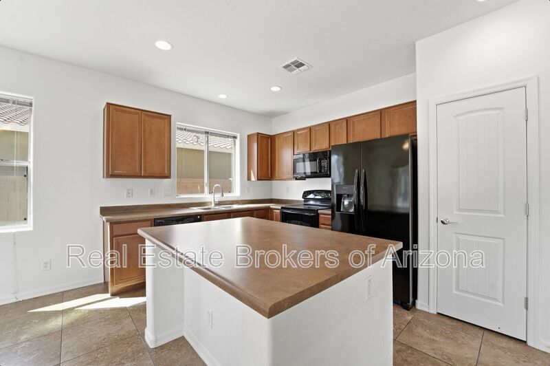 Spacious 4BR Home with Pool Near Parks & Shopping property image