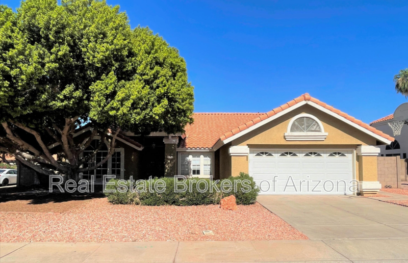 Spacious Chandler Home in Lake Pointe | 4 Bed, 2 Bath + Large Backyard property image