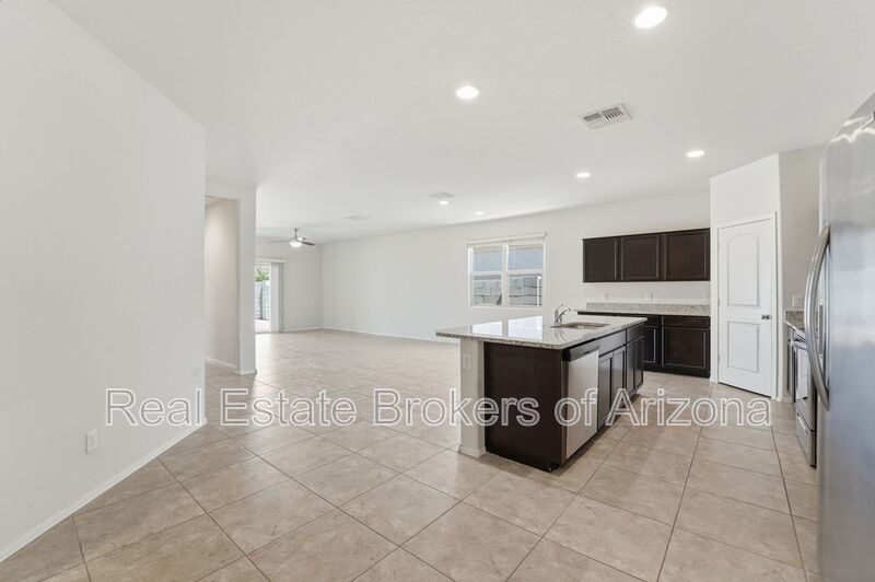 Stylish 3BR Home with Granite Counters + Community Parks & Splash Pads property image