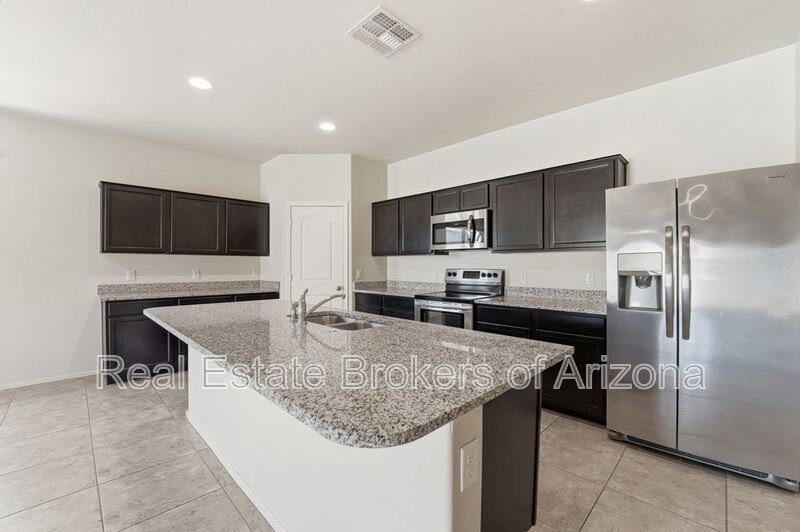 Stylish 3BR Home with Granite Counters + Community Parks & Splash Pads property image