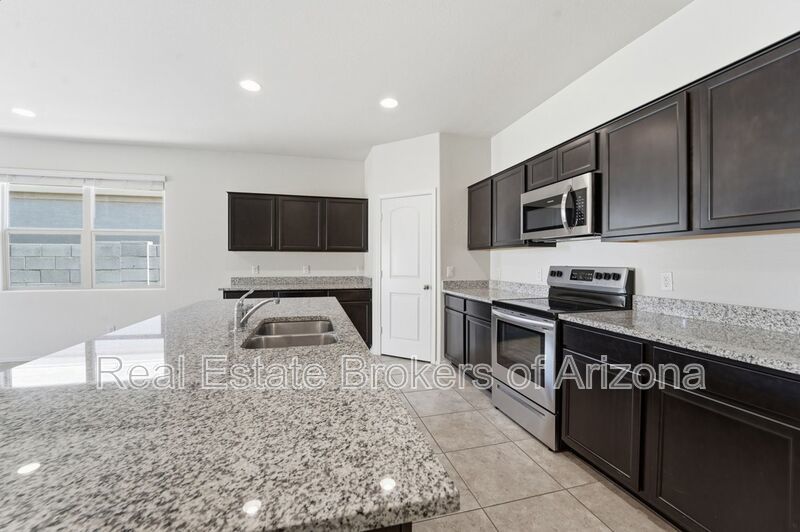 Stylish 3BR Home with Granite Counters + Community Parks & Splash Pads property image