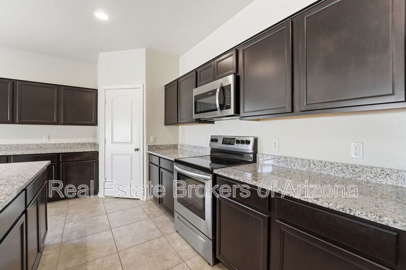Stylish 3BR Home with Granite Counters + Community Parks & Splash Pads property image