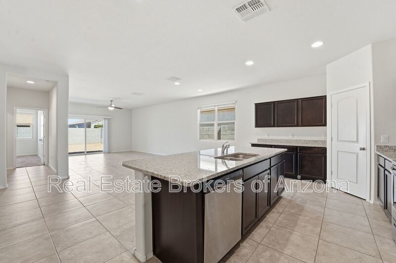 Stylish 3BR Home with Granite Counters + Community Parks & Splash Pads property image