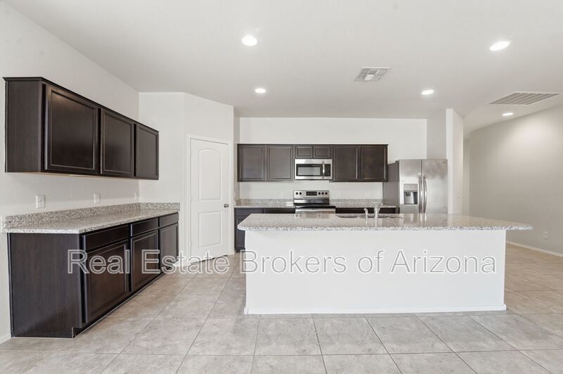 Stylish 3BR Home with Granite Counters + Community Parks & Splash Pads property image