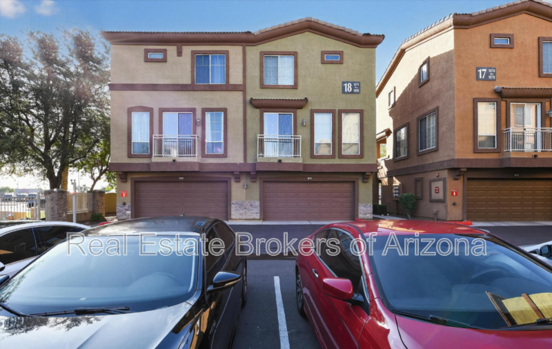 Rare End Unit | 2 Bed + Bonus Space | Garage | Resort Amenities property image