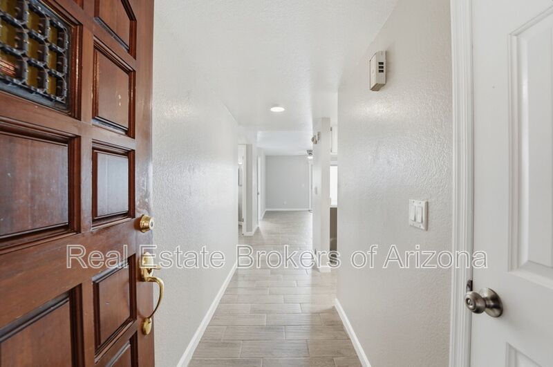 Central Phoenix Gem! Private Patio, Gated, Pool + Underground Parking property image