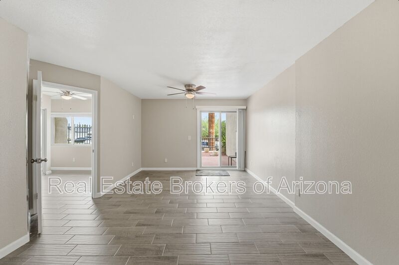 Central Phoenix Gem! Private Patio, Gated, Pool + Underground Parking property image
