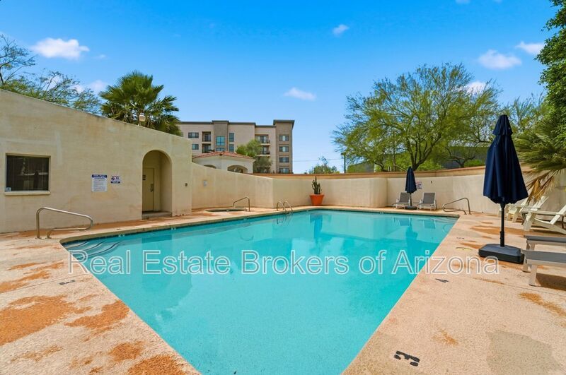 Central Phoenix Gem! Private Patio, Gated, Pool + Underground Parking property image