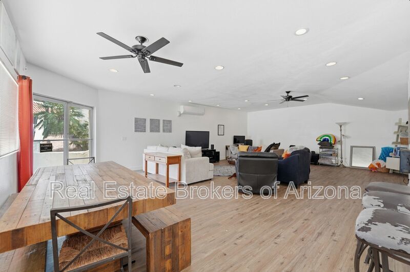 Central Phoenix Gem! Private Patio, Gated, Pool + Underground Parking property image