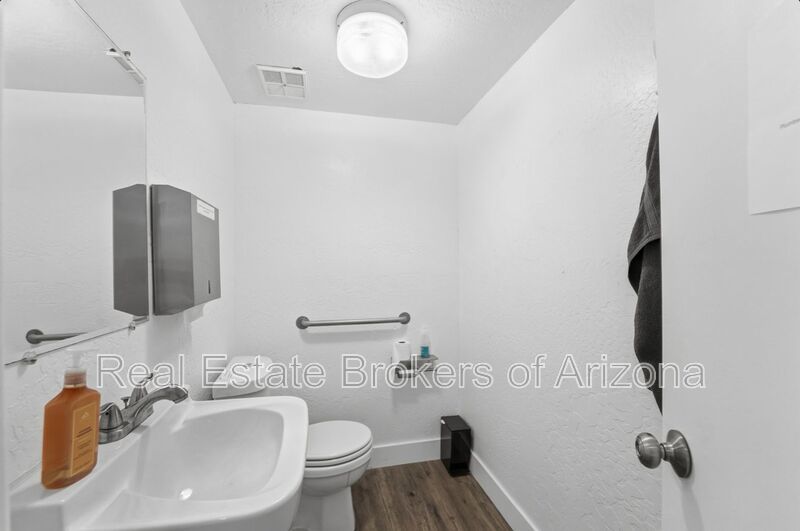 Central Phoenix Gem! Private Patio, Gated, Pool + Underground Parking property image