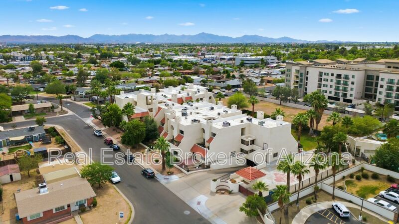 Central Phoenix Gem! Private Patio, Gated, Pool + Underground Parking property image