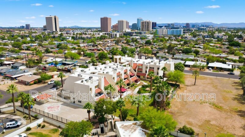 Central Phoenix Gem! Private Patio, Gated, Pool + Underground Parking property image