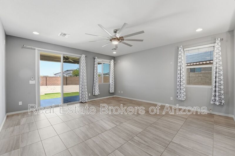 Modern 3 Bed in Vista de Montana | Open Layout + Prime Location property image