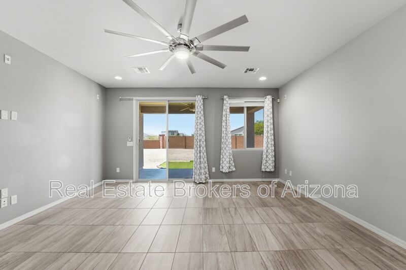 Modern 3 Bed in Vista de Montana | Open Layout + Prime Location property image
