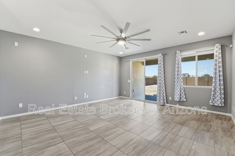 Modern 3 Bed in Vista de Montana | Open Layout + Prime Location property image