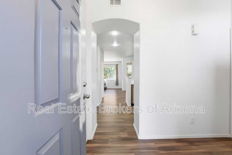 Prime Tempe Location! 3 Bed Townhome w/ Private Patio & Garage property image
