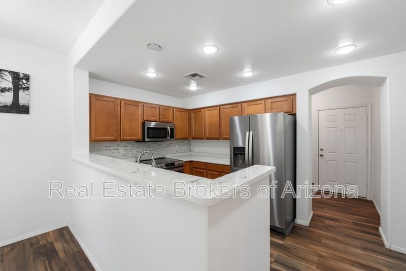 Prime Tempe Location! 3 Bed Townhome w/ Private Patio & Garage property image