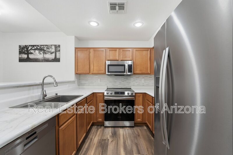 Prime Tempe Location! 3 Bed Townhome w/ Private Patio & Garage property image