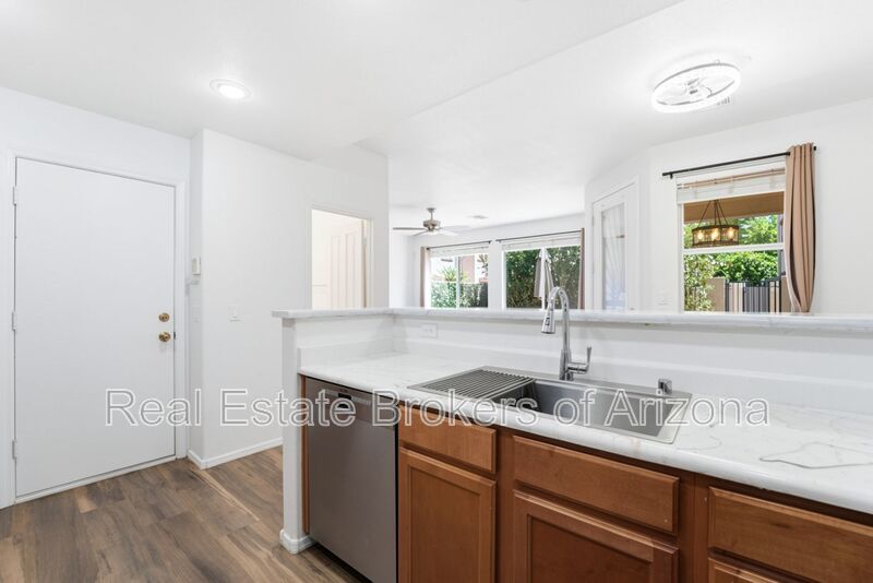 Prime Tempe Location! 3 Bed Townhome w/ Private Patio & Garage property image