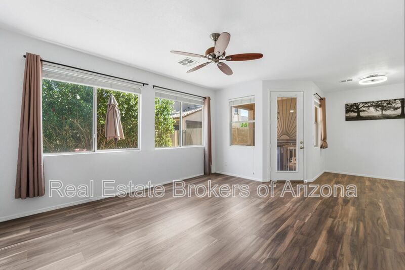 Prime Tempe Location! 3 Bed Townhome w/ Private Patio & Garage property image