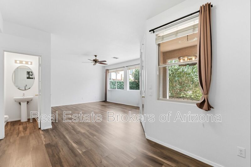 Prime Tempe Location! 3 Bed Townhome w/ Private Patio & Garage property image