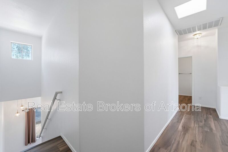 Prime Tempe Location! 3 Bed Townhome w/ Private Patio & Garage property image