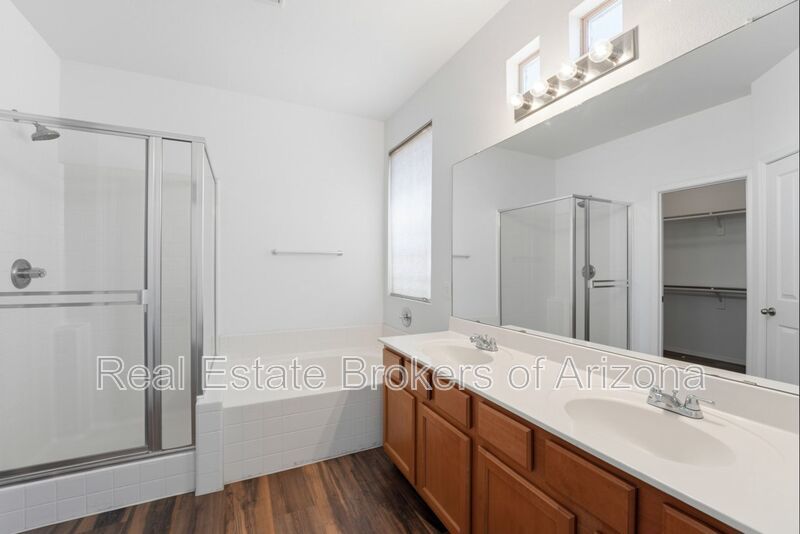 Prime Tempe Location! 3 Bed Townhome w/ Private Patio & Garage property image