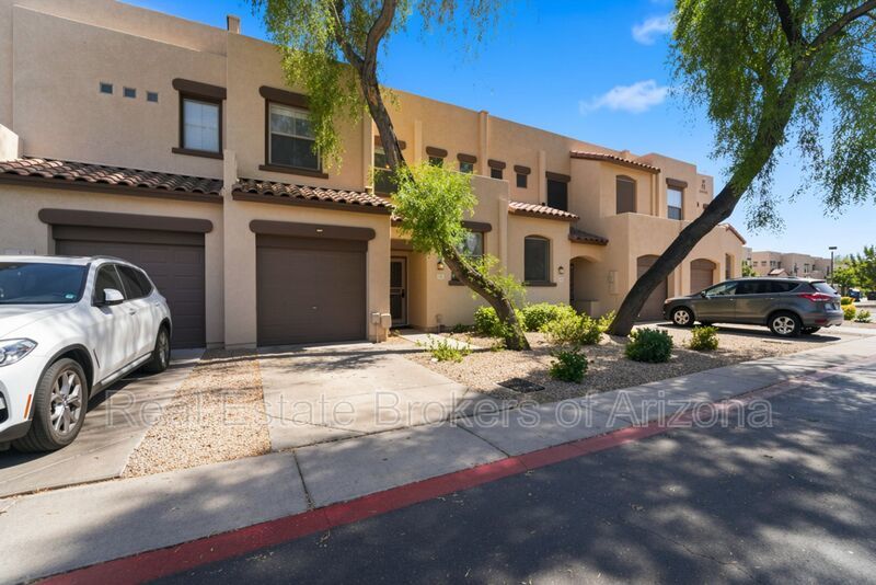 Prime Tempe Location! 3 Bed Townhome w/ Private Patio & Garage property image