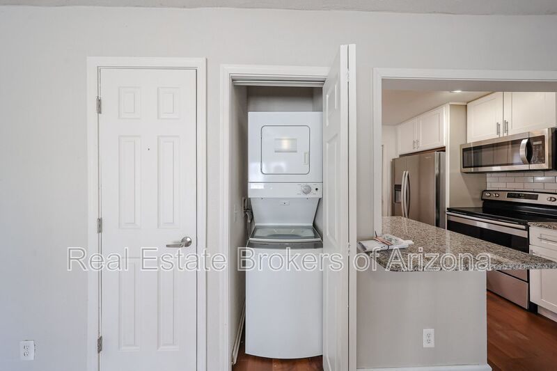Historic Roosevelt District Living | Renovated 1 Bed Near Downtown property image