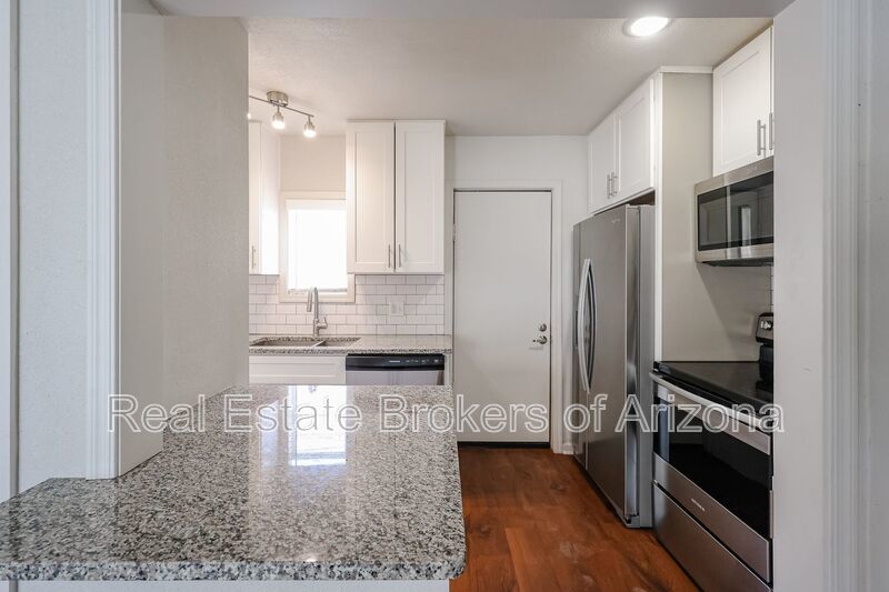 Historic Roosevelt District Living | Renovated 1 Bed Near Downtown property image